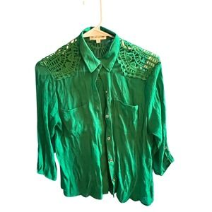 Modern Attraction‎ Green Crochet Shoulder Button Down Blouse Size S